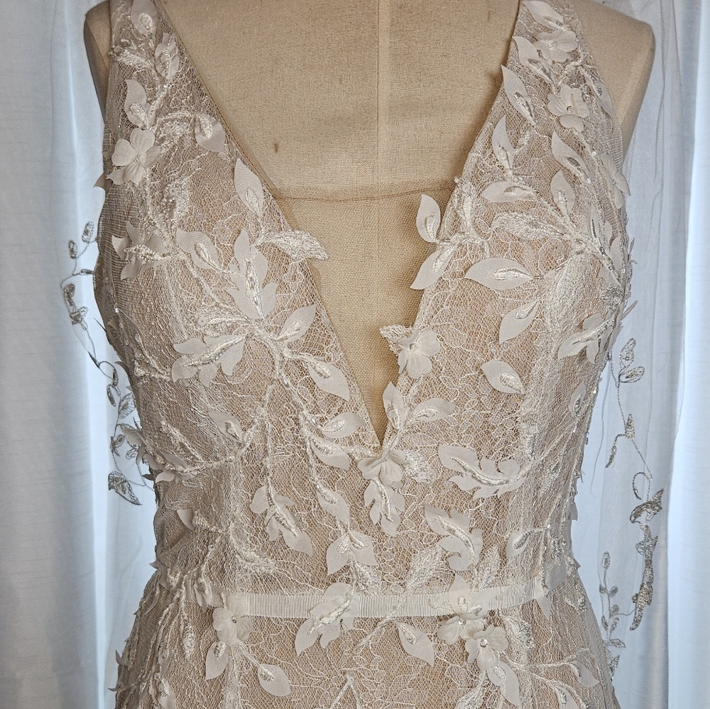 Melissa Sweet Wedding Dress & Veil - Picture 2 of 9